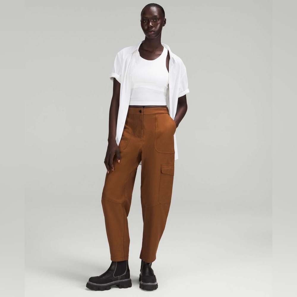 Lululemon Light Utilitech Cargo Pocket High-Rise Pant - Picture 2 of 3